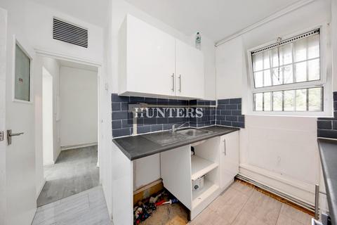 Studio to rent, Prusom Street, Penang House, London, E1W