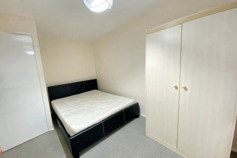 2 bedroom flat for sale, Totland Close, Manchester M12