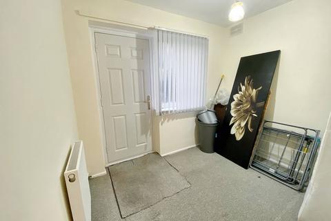 2 bedroom flat for sale, Totland Close, Manchester M12