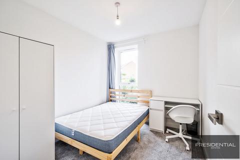 3 bedroom apartment for sale, Loughton IG10