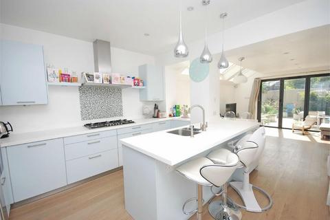 5 bedroom semi-detached house to rent, Grove Avenue, Twickenham