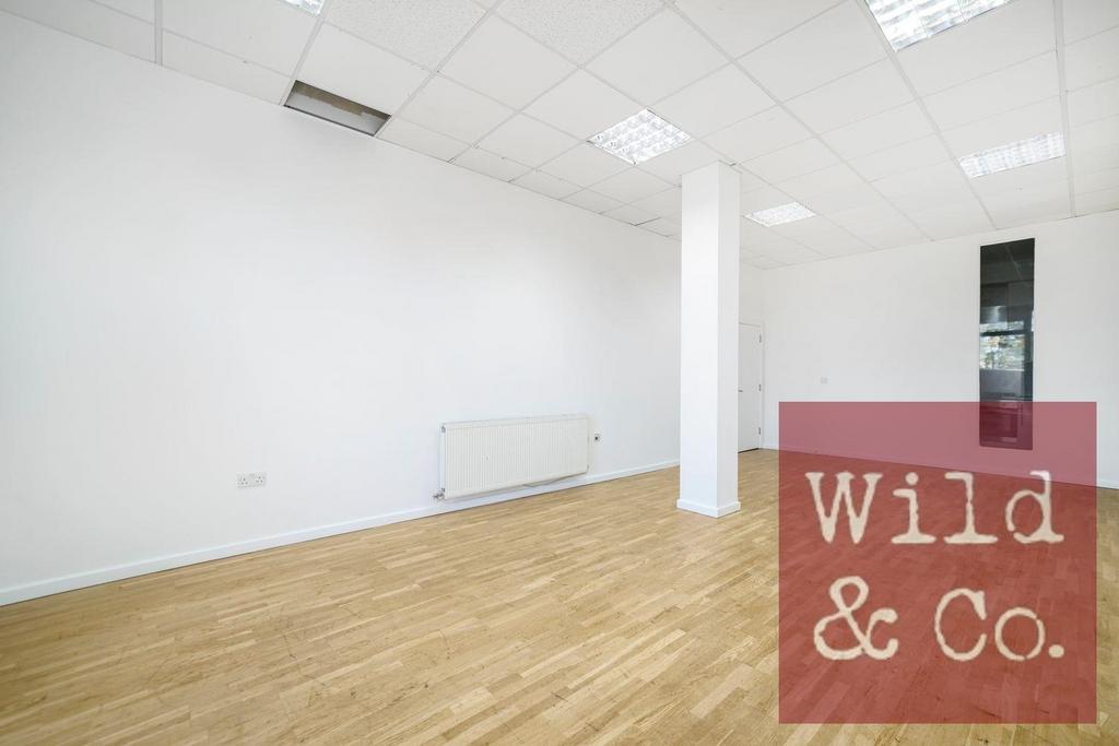 Maun House - eec8y0 Gnj Wac5k FKc Dc K.jpg