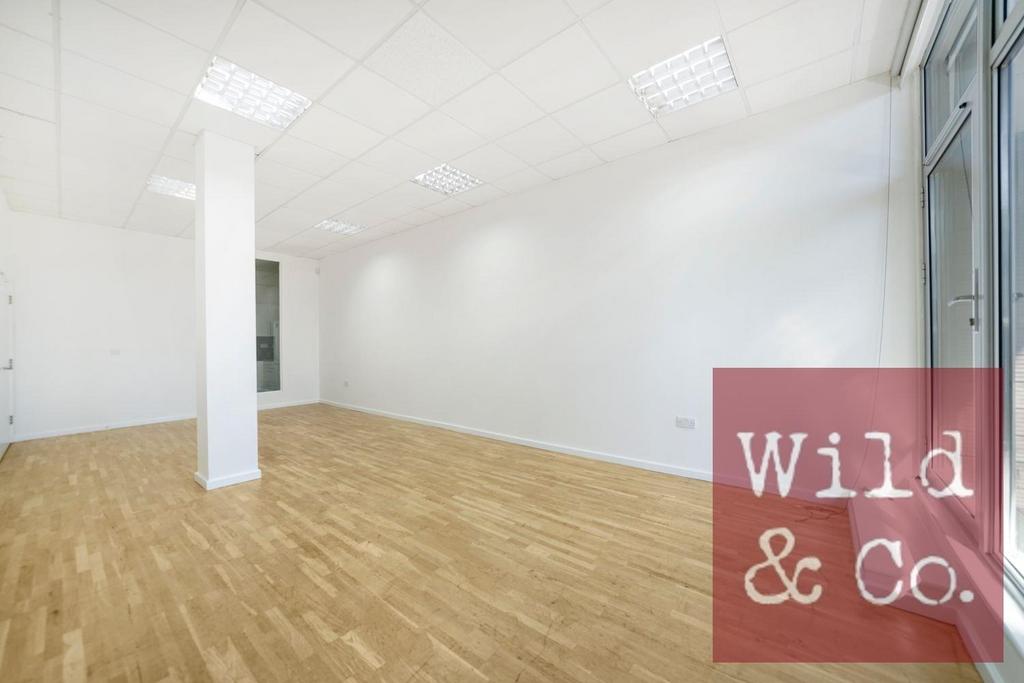 Maun House - PM3k1e Uw Dr Xx6 Yh KYM6 N.jpg