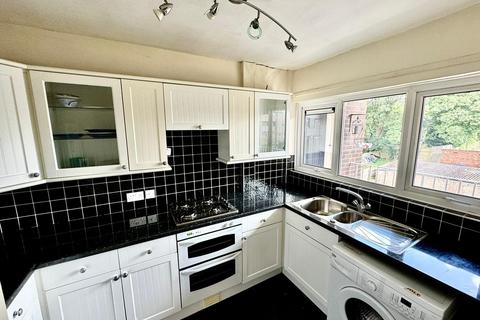 3 bedroom flat to rent, Holden Close, Birmingham B23