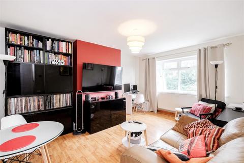 33c Warren Road, Chingford, London, E4 6QR