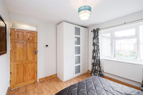33c Warren Road, Chingford, London, E4 6QR