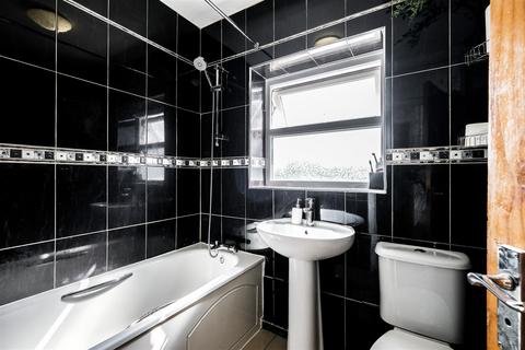 33c Warren Road, Chingford, London, E4 6QR