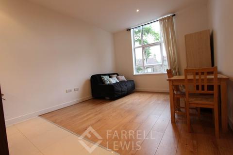 Studio to rent, Bromyard Avenue, London W3