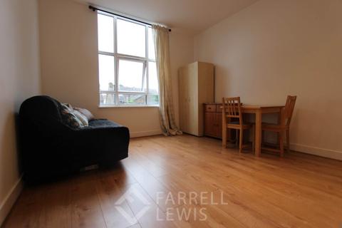 Studio to rent, Bromyard Avenue, London W3