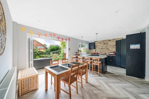 25 Crofton Close, Ottershaw, Chertsey, KT16 0LR