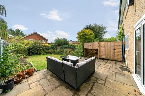 25 Crofton Close, Ottershaw, Chertsey, KT16 0LR
