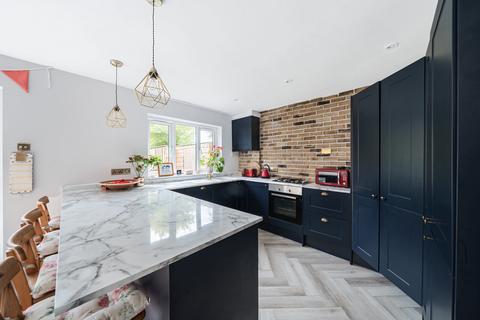 25 Crofton Close, Ottershaw, Chertsey, KT16 0LR