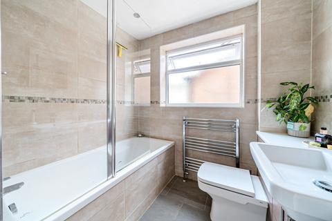 25 Crofton Close, Ottershaw, Chertsey, KT16 0LR