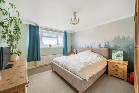 25 Crofton Close, Ottershaw, Chertsey, KT16 0LR