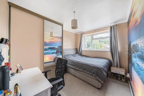 25 Crofton Close, Ottershaw, Chertsey, KT16 0LR