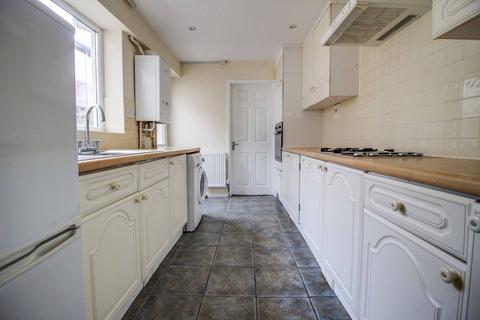 2 bedroom terraced house to rent, Crombey Street, Swindon SN1