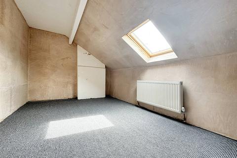 6 Brompton View, Leeds, LS11 6JA