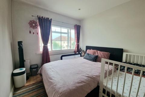 2 bedroom flat to rent, Otterburn Gardens, Isleworth, TW7