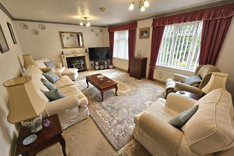 23 Barnfield Drive, Solihull, B92 0QB