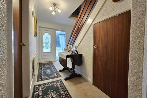 23 Barnfield Drive, Solihull, B92 0QB