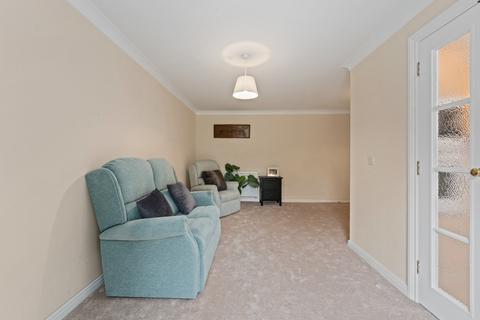 1 bedroom apartment for sale, Laburnum Court, Uxbridge, Middlesex UB8