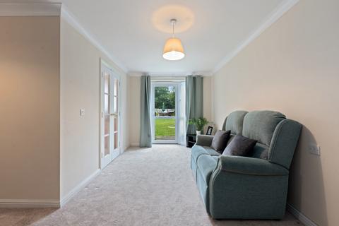 1 bedroom apartment for sale, Laburnum Court, Uxbridge, Middlesex UB8