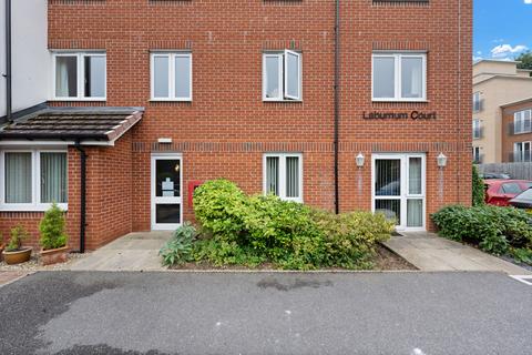 1 bedroom apartment for sale, Laburnum Court, Uxbridge, UB8