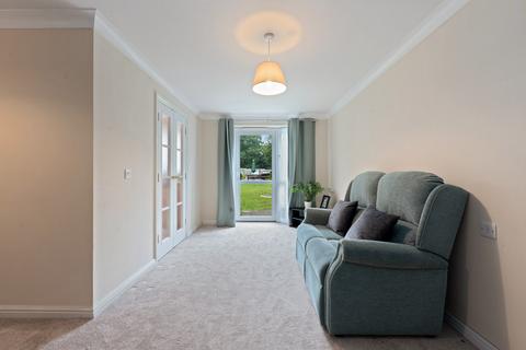 1 bedroom apartment for sale, Laburnum Court, Uxbridge, UB8