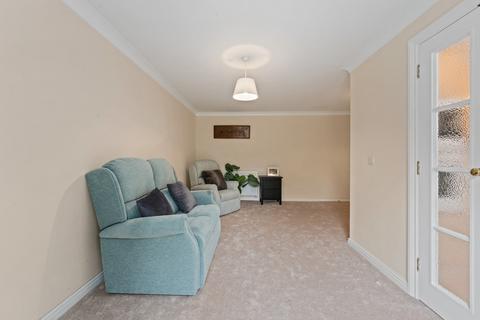 1 bedroom apartment for sale, Laburnum Court, Uxbridge, UB8
