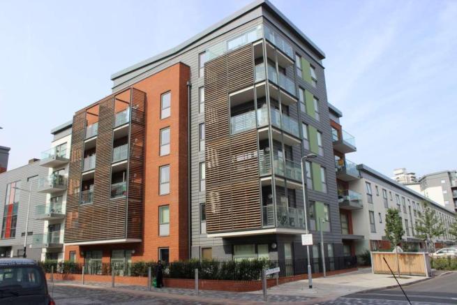 One-Bedroom Flat in Geoff Cade Way, Bow, London E