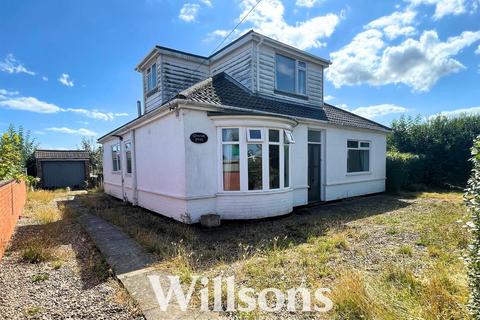 3 bedroom detached bungalow to rent, Seaholme Road, Mablethorpe