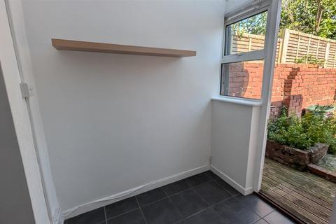 2 bedroom terraced house to rent, Oxford Road, Southsea, PO5 1NR