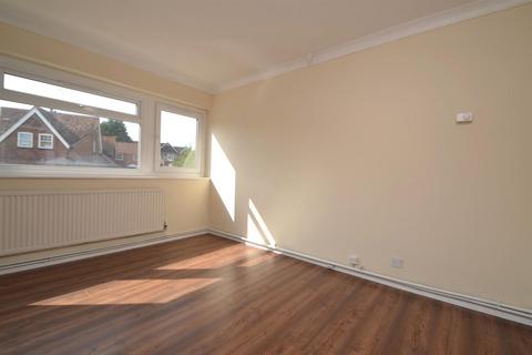 3 bedroom flat to rent, 6 Carew Court1 Carew RoadEastbourneEast Sussex