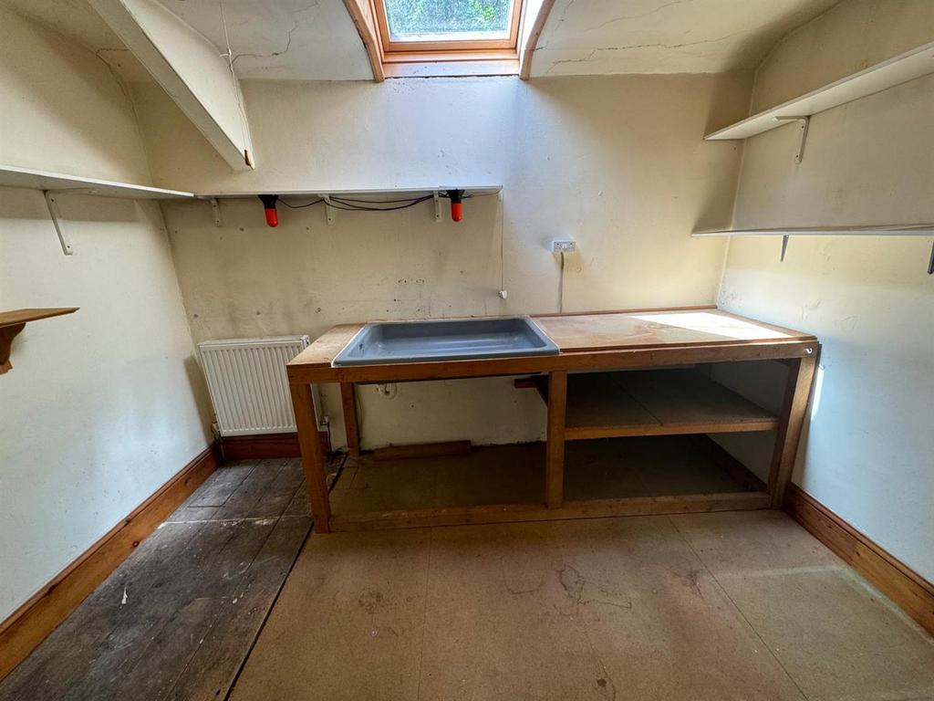 Dress / Cloak Room