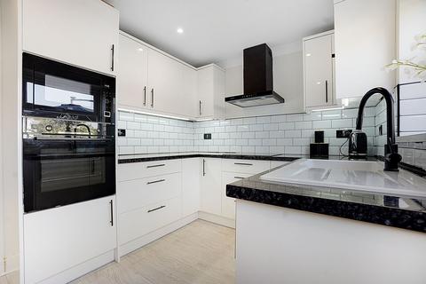 9 Carpenters Close, Rochester, ME1 2QH