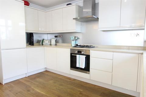 2 bedroom flat to rent, Pennsylvania Court, Elm Park Road, London, N21