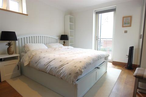 2 bedroom flat to rent, Pennsylvania Court, Elm Park Road, London, N21