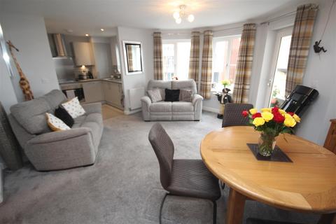 2 bedroom apartment for sale, West Promenade, Rhos On Sea, Colwyn Bay