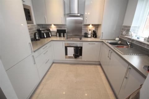 2 bedroom apartment for sale, West Promenade, Rhos On Sea, Colwyn Bay