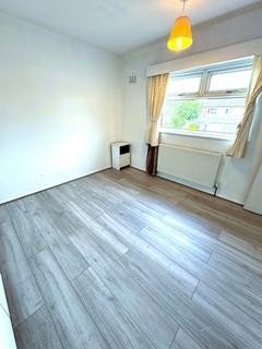 3 bedroom terraced house to rent, Brian Road, Romford RM6