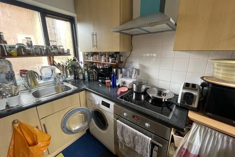 2 bedroom flat for sale, Wayside Court, TW7