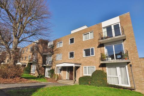 2 bedroom flat for sale, Priory Court, Hitchin