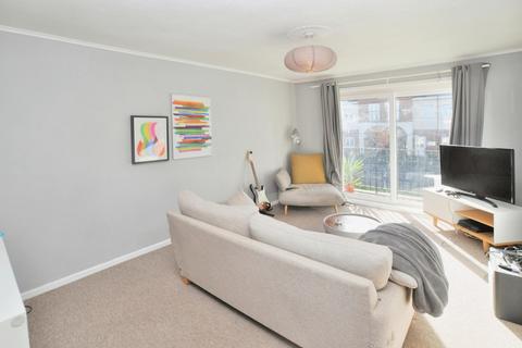 2 bedroom flat for sale, Priory Court, Hitchin