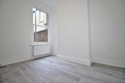 3 bedroom flat to rent, St. Johns Avenue, London NW10