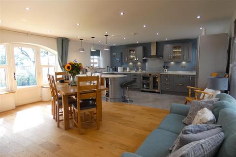 4 bedroom detached house for sale, Robeston Court, Narberth