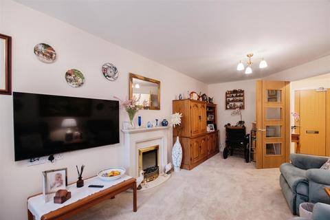 2 bedroom apartment for sale, Cherret Court, Ferndown, Dorset, BH22 9FE