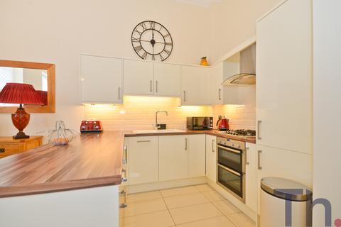 2 bedroom flat for sale, Newport PO30