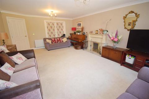 5 bedroom detached house for sale, Wiggins Close, Rugby CV21