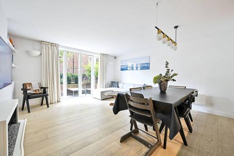 2 bedroom flat for sale, Larch Court, Maida Vale, London, W9