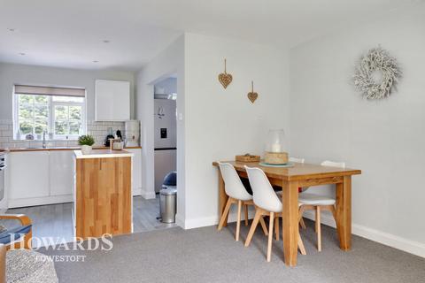 11 Bucknam Close, Kessingland, Lowestoft, NR33 7NX